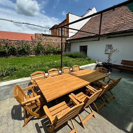 Apartment Mikulovska Se Sklepem